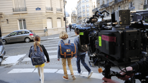 The film crew in the streets of Paris - Save Kids Lives - A film directed by Luc Besson - #SAVEKIDSLIVES - FIA foundation